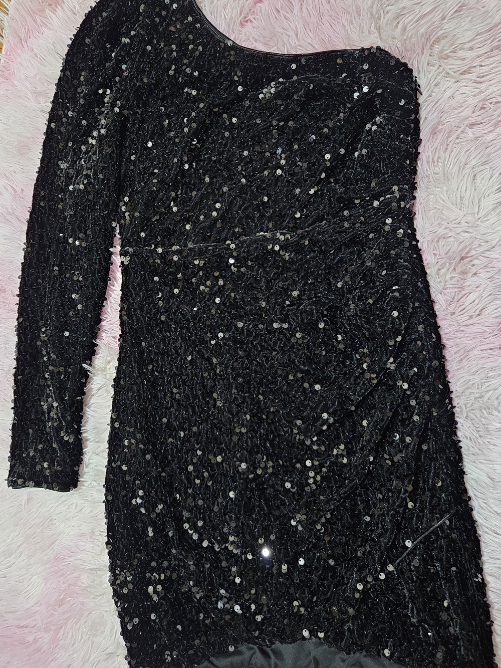 One-Shoulder Black Sequin Asymmetric Sleeve Dress